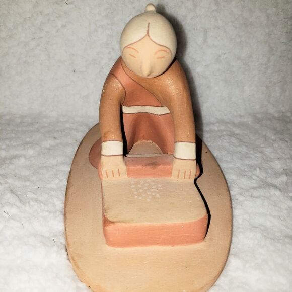 Lawrence Dilt Pottery  - Picture 4 of 7